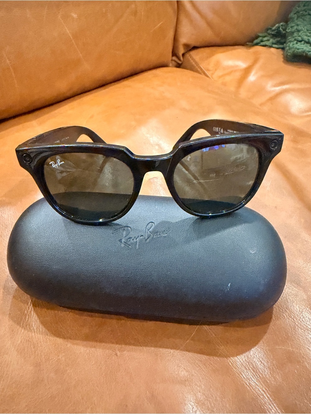 Ray-Ban Meta Gen 1- Wafer with charging case Sunglasses